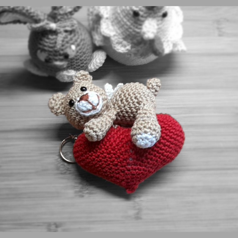 Portachiavi amigurumi Cuore+Orsetto di Crazycrochet